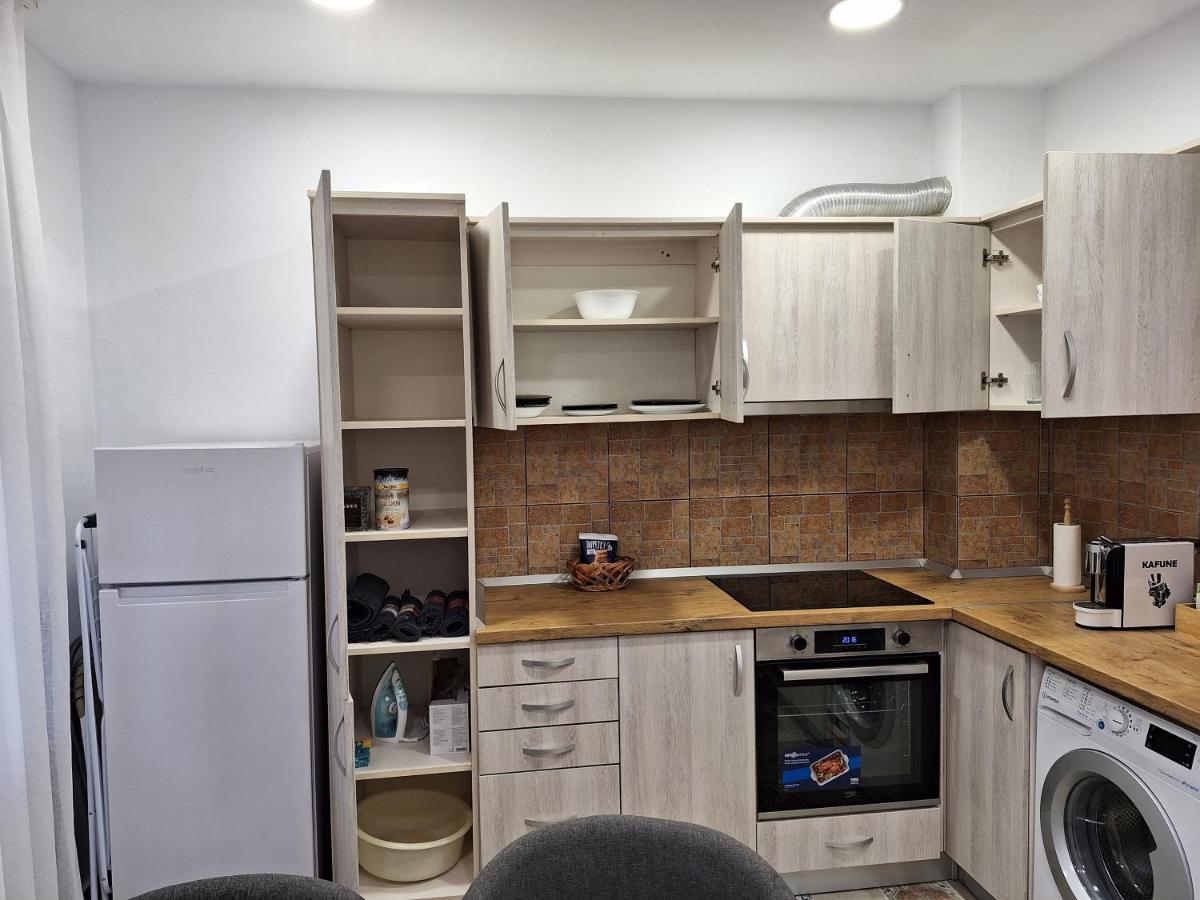 Black Eagle Central Unirii Square, 2 King Size Bedrooms, Free Private Parking Oradea Eksteriør billede