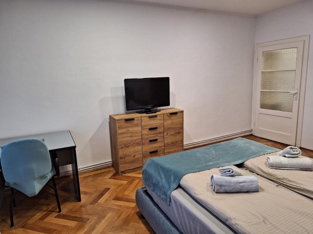 Black Eagle Central Unirii Square, 2 King Size Bedrooms, Free Private Parking Oradea Eksteriør billede