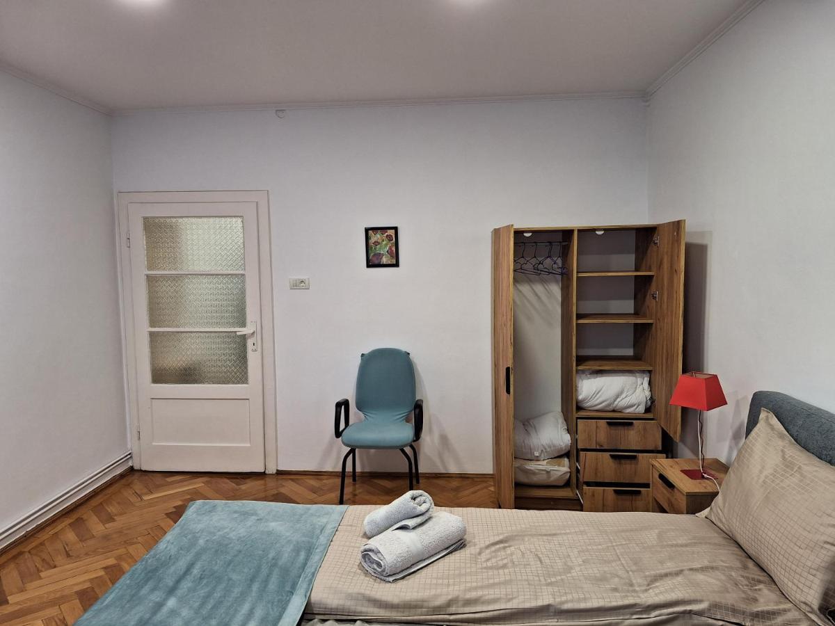 Black Eagle Central Unirii Square, 2 King Size Bedrooms, Free Private Parking Oradea Eksteriør billede
