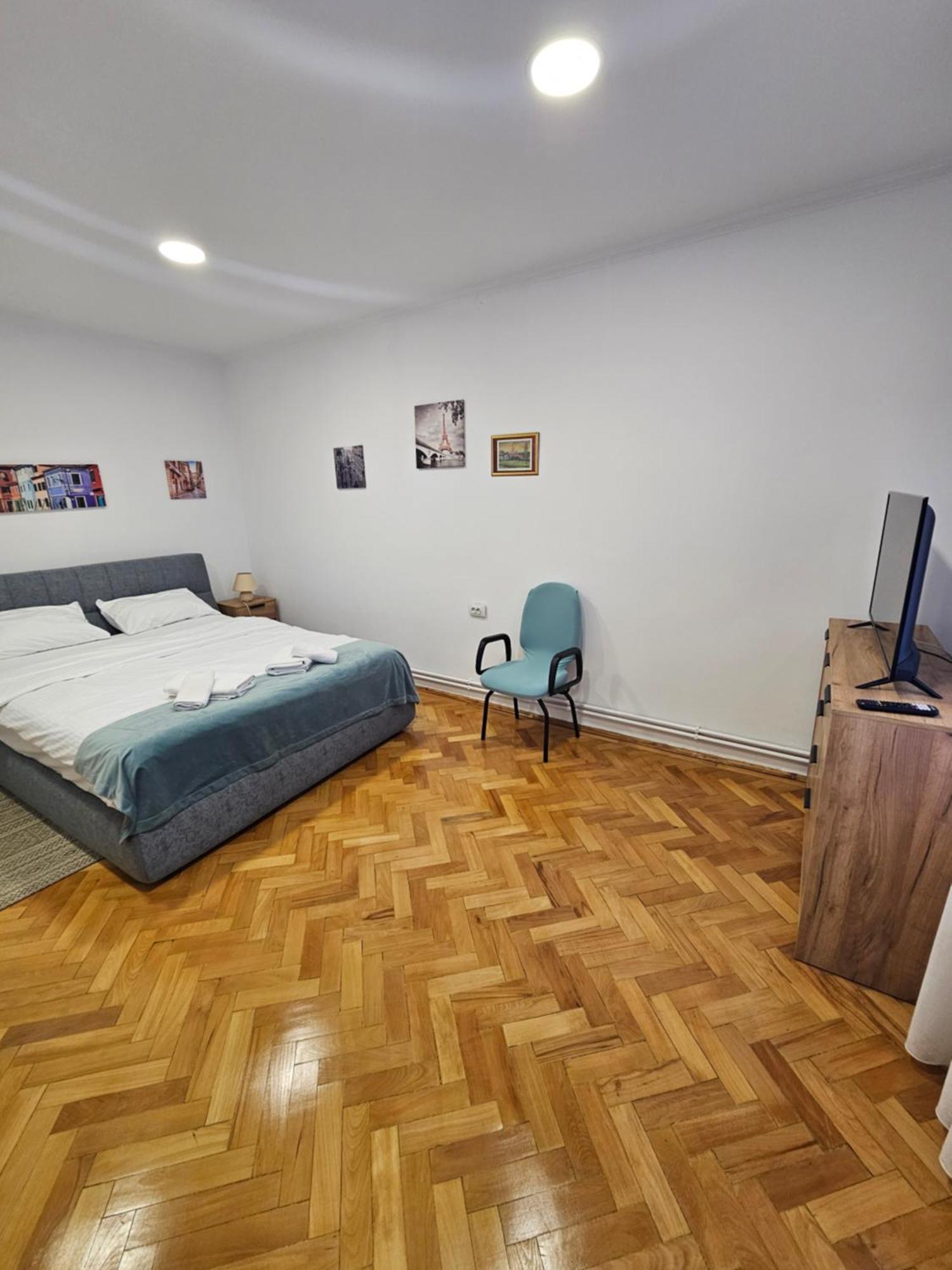 Black Eagle Central Unirii Square, 2 King Size Bedrooms, Free Private Parking Oradea Eksteriør billede